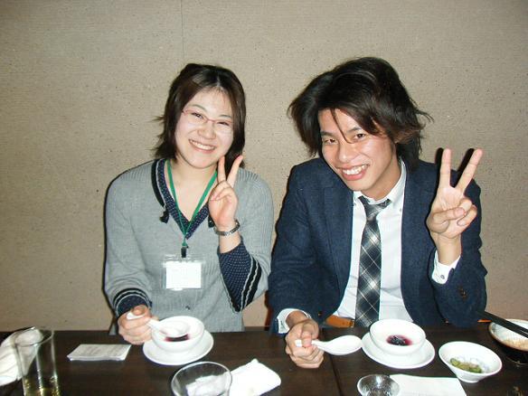 A森次長（右）と内定者（左）
