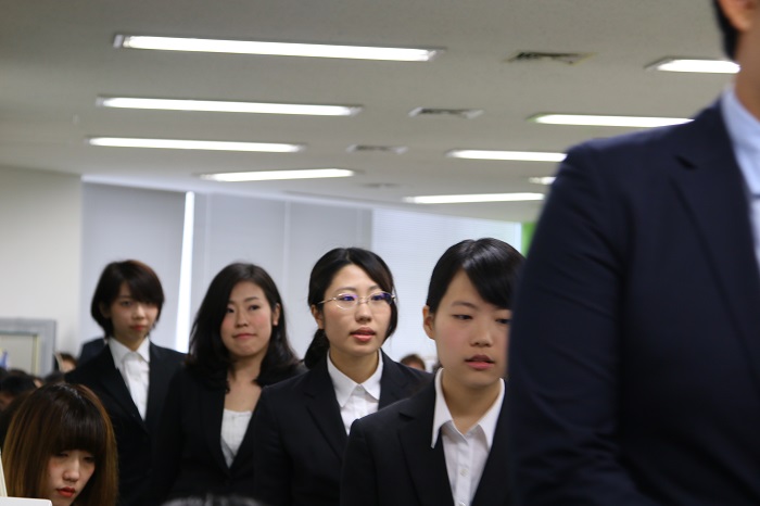 ③